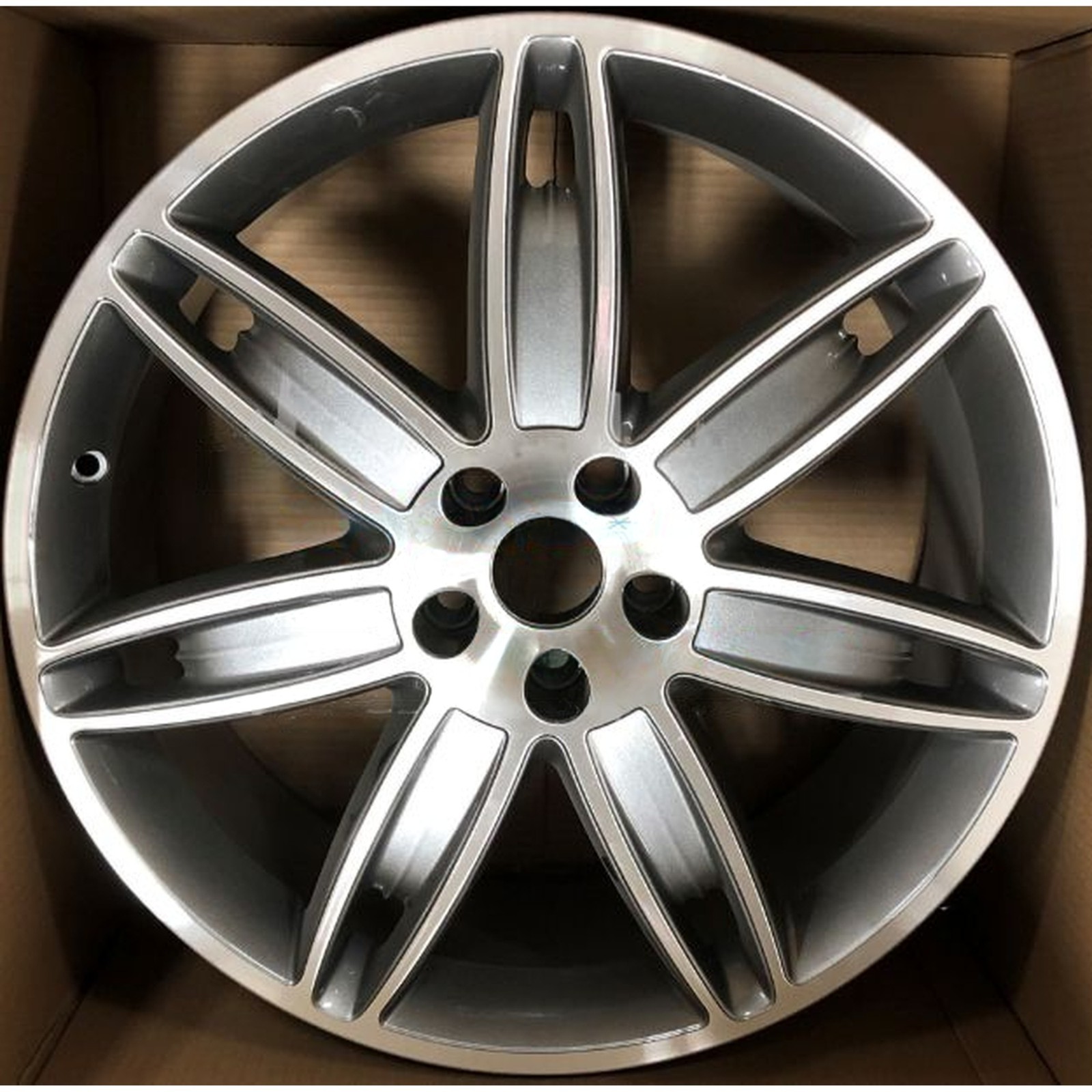 20x8.5 Alloy Wheel | Machined Gray | Fits 2013-2014 Maserati Quattroporte