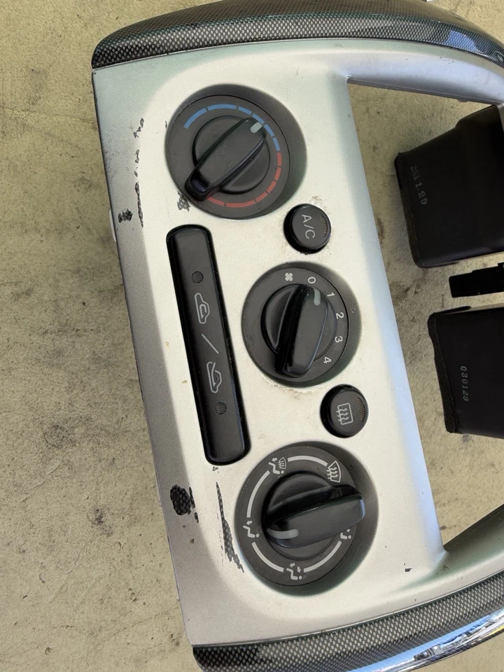 Mazda Protege5 2001-2003 calefacción aire acondicionado panel de control de clima con bisel de ajuste de radio fabricante original Foto 2 de 4