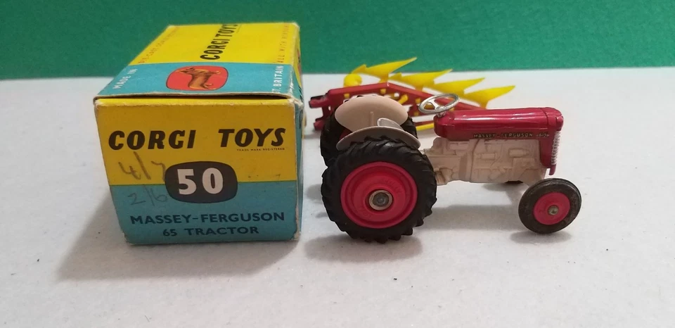 Corgi toys (no Politoys, Dinky, Tekno) MF tractor - Immagine 3 di 4