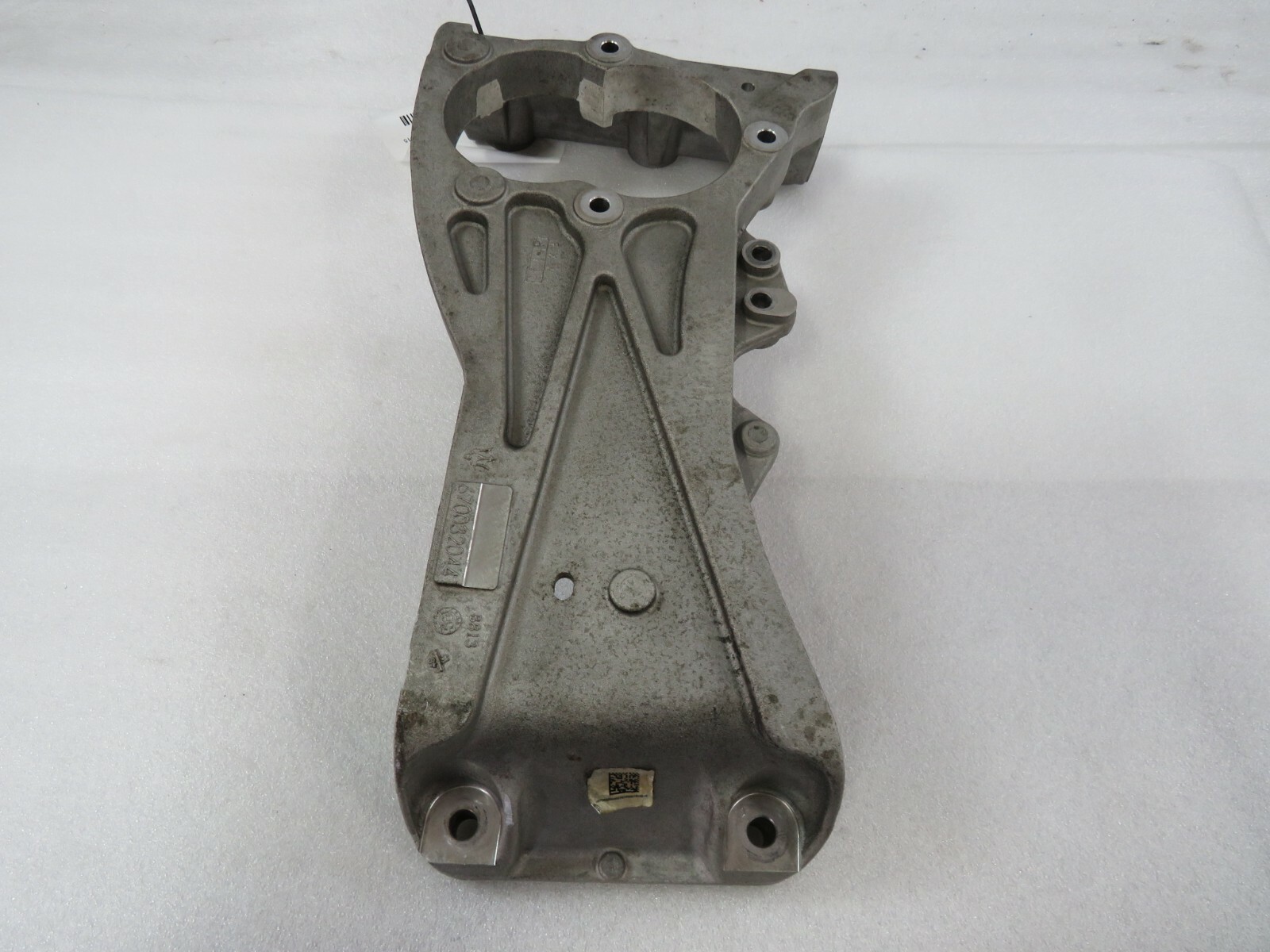 Maserati Levante, Transmission Xmember Mount, Used, 670032044