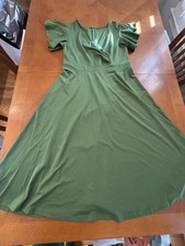 Green Puff Sleeve Midi Dress with V-Neck