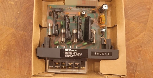 GE Fanuc IC610MDL176A  Programmable Controller Output Module 8 Circuits 115VAC