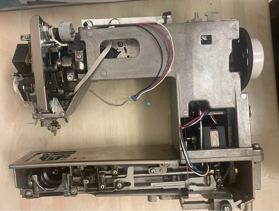 Genuine BERNINA Artista 170 Machine Main Internal Mechanism With Motors working - Image 2 of 4