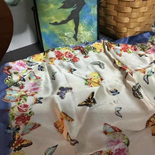 Vintage 100% Silk Butterfly Blue Trim 30" Square Scarf T3 - Picture 3 of 6