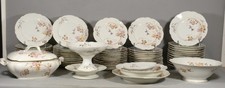 Fleurs et Papillons, Service de table pour 12 personnes en porcelaine de Limoges