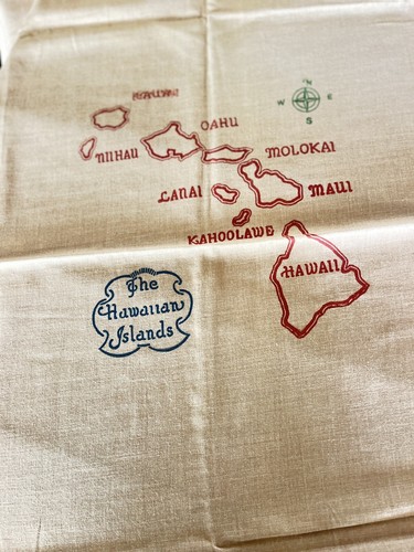 Vintage 40s 50s Hawaiian Souvenir Tablecloth or Shawl Aloha Hula Dancers 38 x 48 - Picture 7 of 7