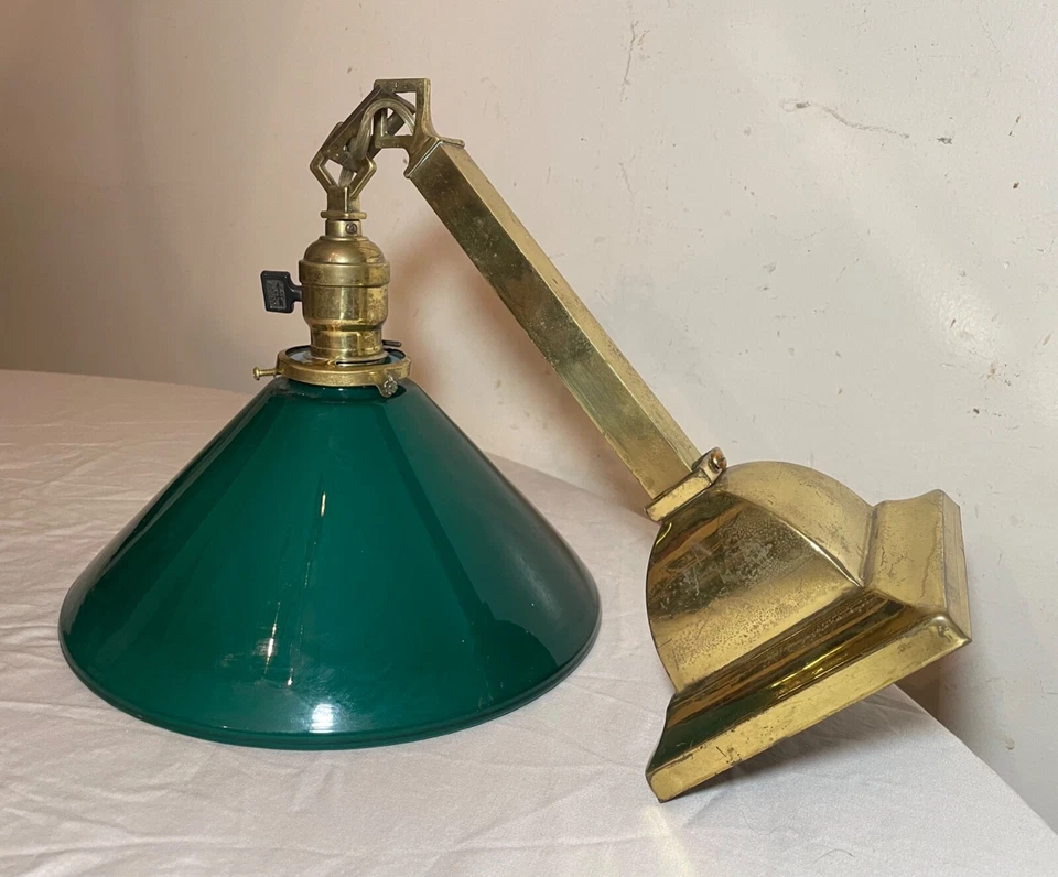 Antiguo accesorio de araña colgante de vidrio verde latón artesanal industrial Foto 2 de 4