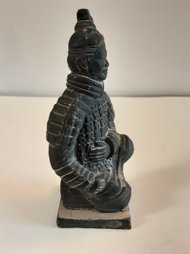Handcrafted Terra Cotta Asian Emperor Soldier Warrior Statue Figurine. (4) - Picture 5 of 9