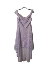 Sweet-heart neck line with off the shoulder sleeves  