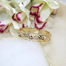Gold Hawaiian Hibiscus Hinge Bracelet