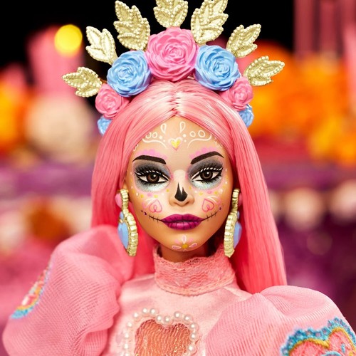 2023 Barbie Pink X Magnolia Day bambola Mattel HJX16 - Foto 3 di 19