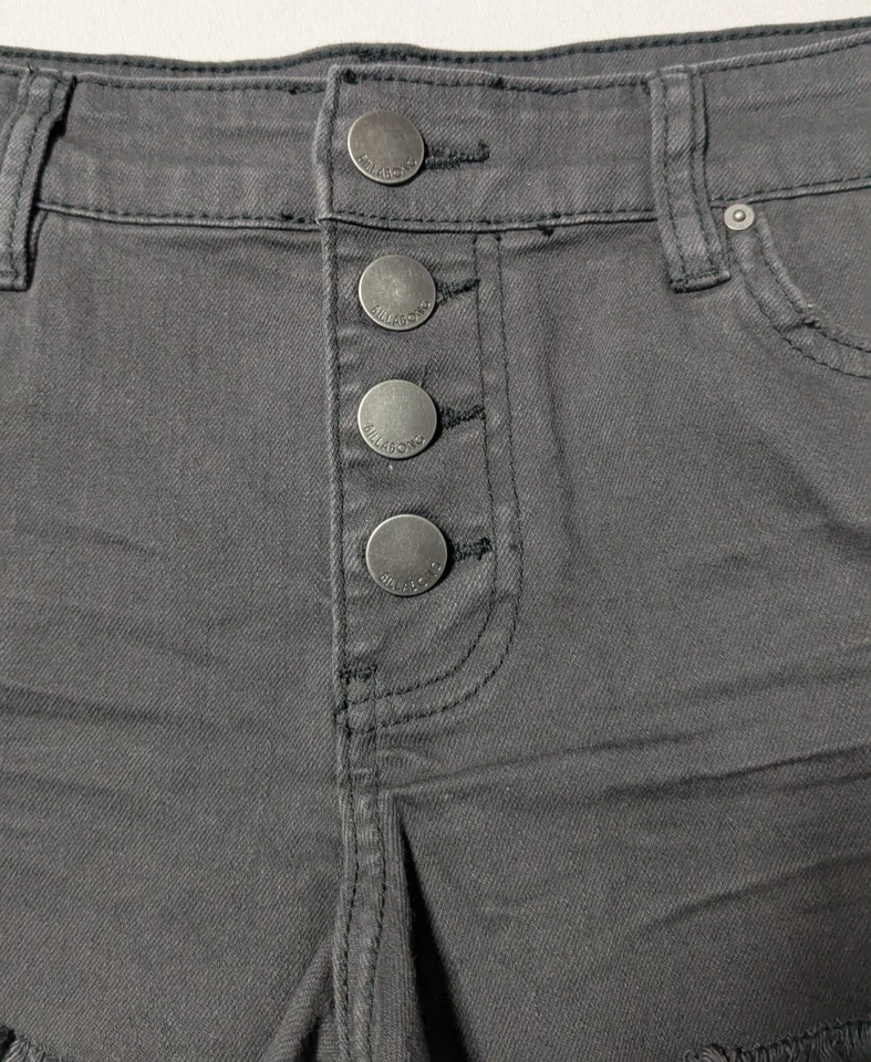 Pantalones Cortos BILLABONG Botón-Fly Dobladillo Crudo 2" Elastizados Denim Negros - Mujer Talla 26 Foto 4 de 4