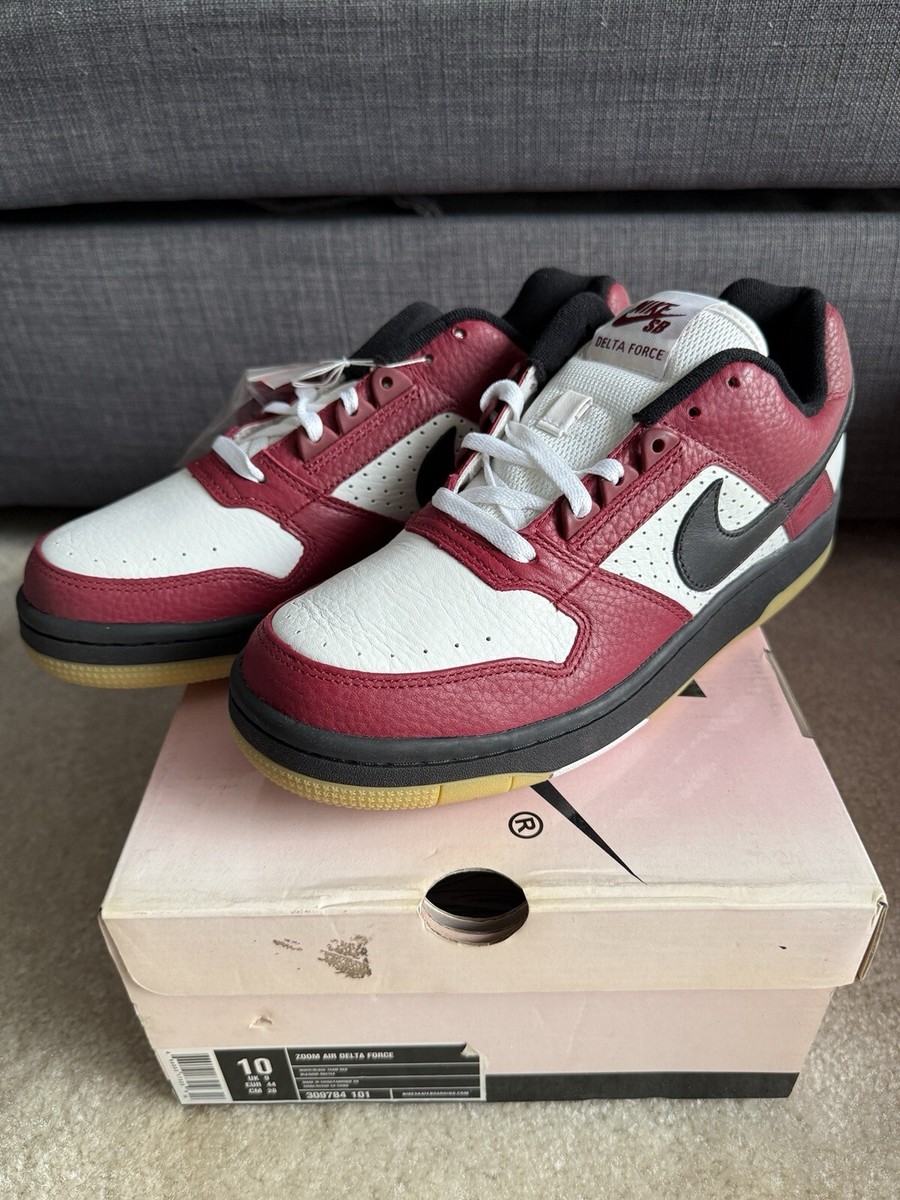 Nike SB Zoom Air Delta Force Chicago Team Red Sz 9. 2004 (309784 101) w/Box. Nike SB Zoom Air Delta Force Chicago Team Red Sz 9. 2004  main image 3