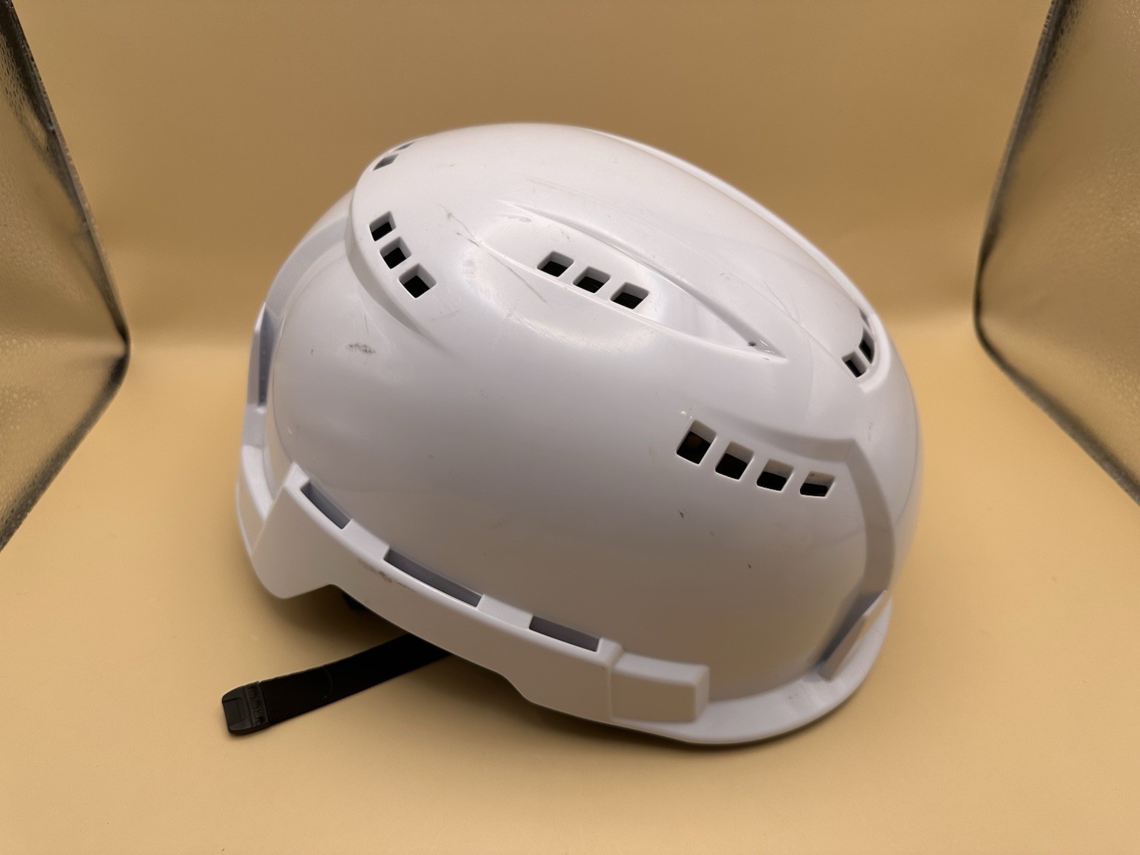 Milwaukee BOLT Type 2 Class E Safety Helmet White Size 6.5-8.5 Used READ