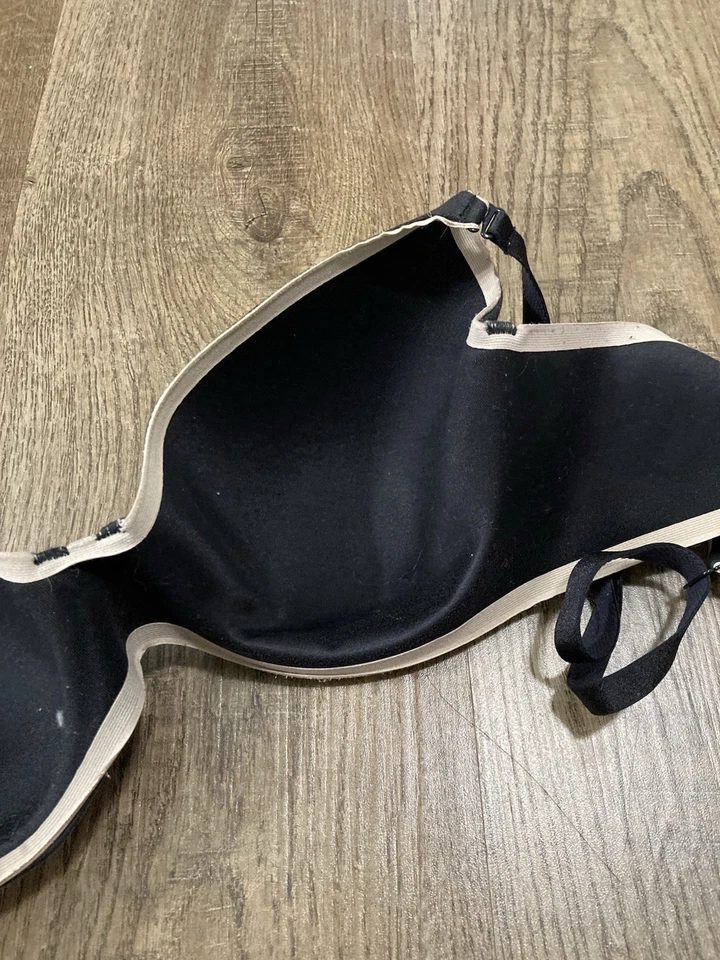 camiseta negra apenas hay sujetador con aros sin costuras talla 36B Foto 2 de 4