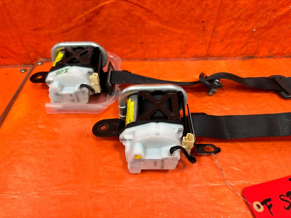 09-11 MAZDA RX8 RX-8 - CINTURONES DE SEGURIDAD DELANTEROS IZQUIERDO Y DERECHO - FÁBRICA ORIGINAL #303 Foto 3 de 4