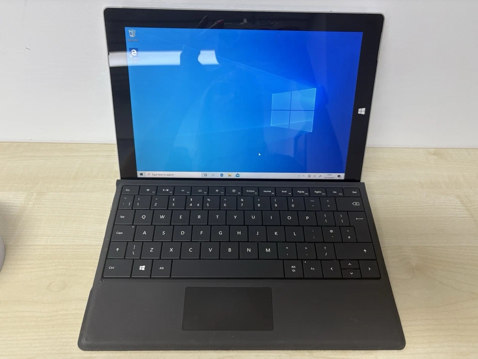 Microsoft Surface 3 Intel Atom x7-28700 64GB 2GB RAM Win 10 + keyboard POOR Batt - Image 4 of 4