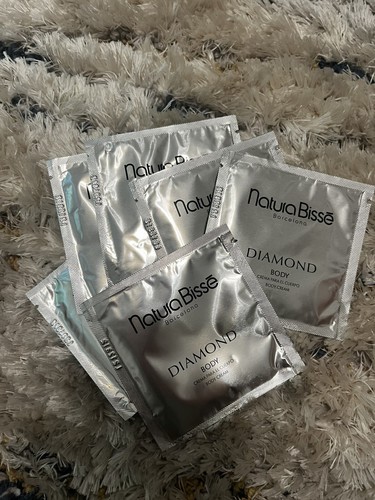 6 x Natura Bisse Diamond Körpercreme Deluxe Probenpackungen 0,3oz/10ml - Bild 2 von 3