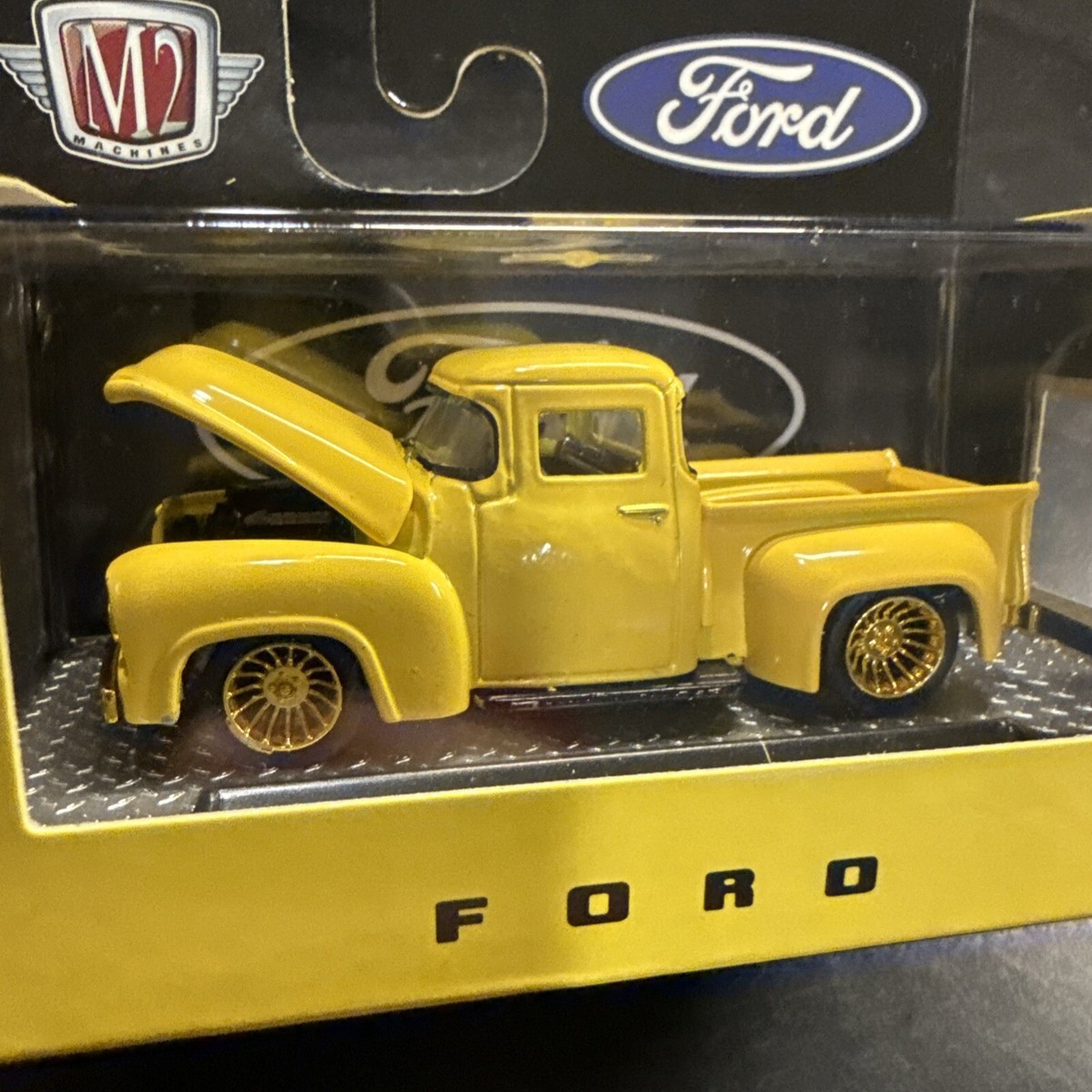 M2 ★56 FORD F100 ★ムーンアイズ ★ GOLD MOONEYES M2 ☆56 FORD F100 ☆ムーンアイズ ☆ GOLD MOONEYES - メルカリ
