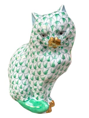 Herend Hungary Porcelain Cat Figurine   Green Fishnet   Model #5323   4.5''