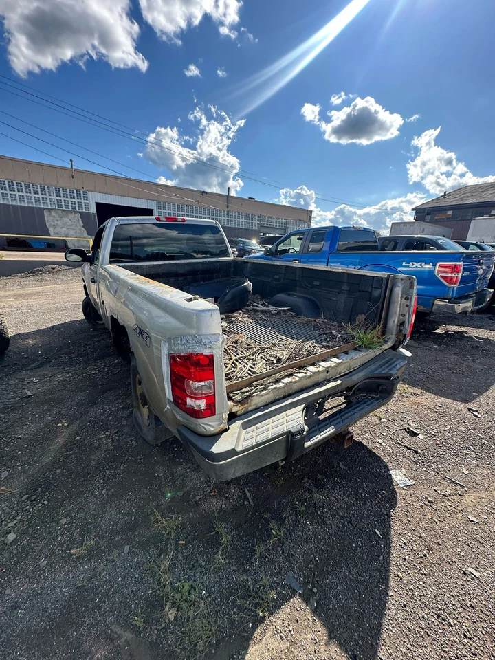 Used Rear Axle Assembly Rear fits: 2009 Chevrolet Silverado 2500 pickup 10.5`` r - Image 4 of 4