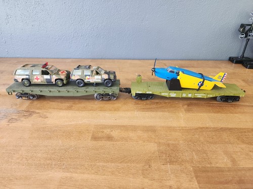 Coche plano del ejército MTH Rail King 30-76004 con avión y coche plano Pola-max/ejército personalizado | Zustand: Used