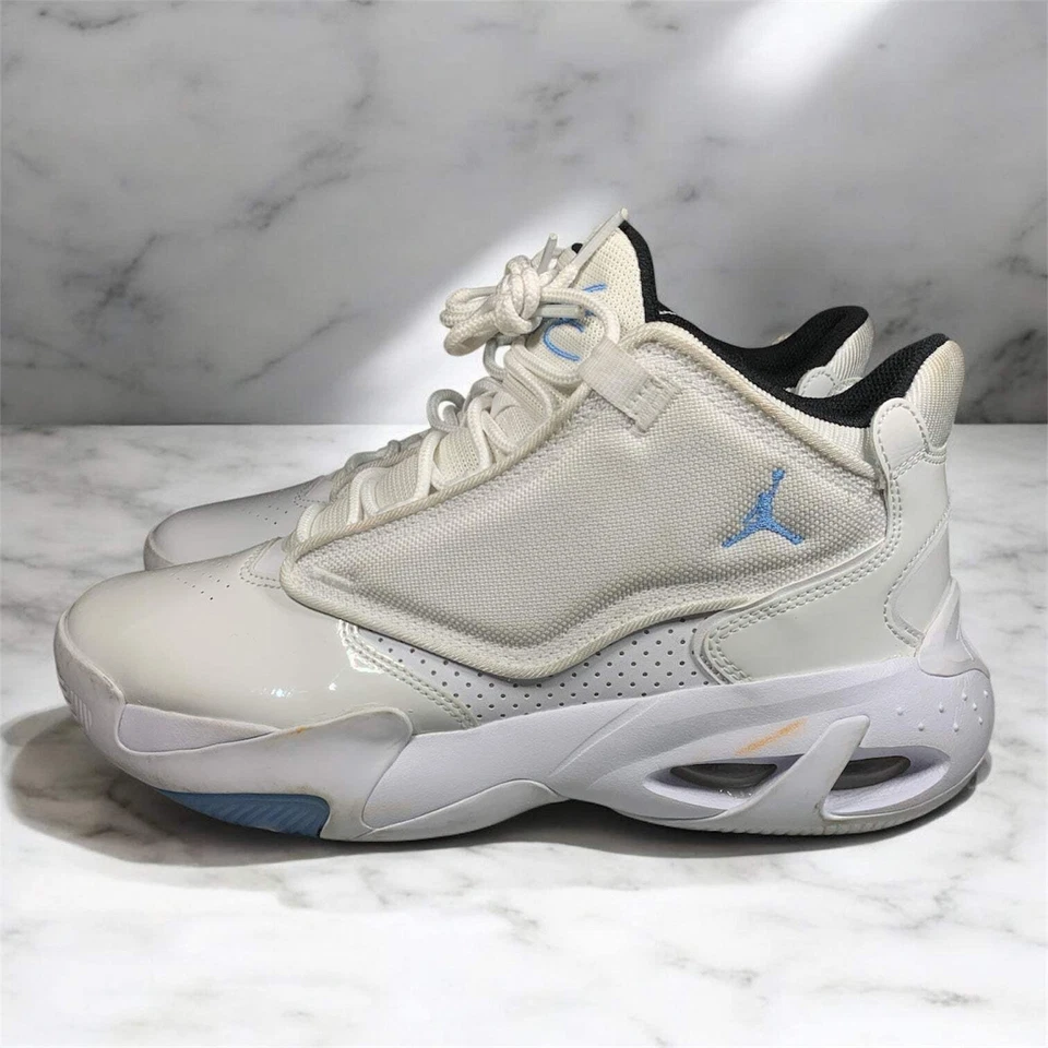 Air Jordan Max Aura 4 "Azul Universitario" Talla 8.5M Foto 2 de 4