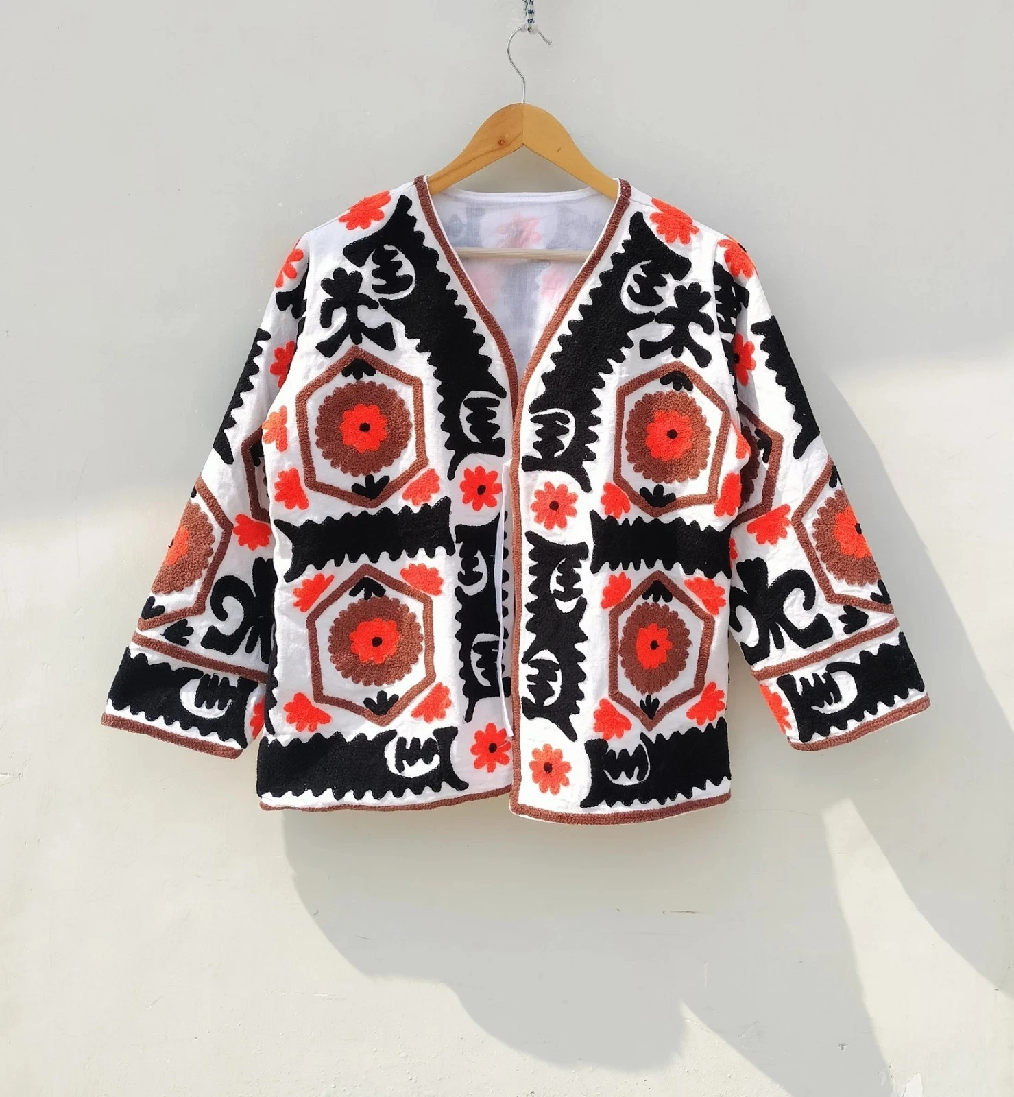 Indian Handmade Black Suzani Floral Cotton Unisex Jacket Womens Clothing Jacket
Opens in a new windo
