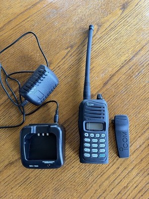 Icom IC-A14 5W VHF Air Band (Aviation) Transceiver Radio With charger & Clip