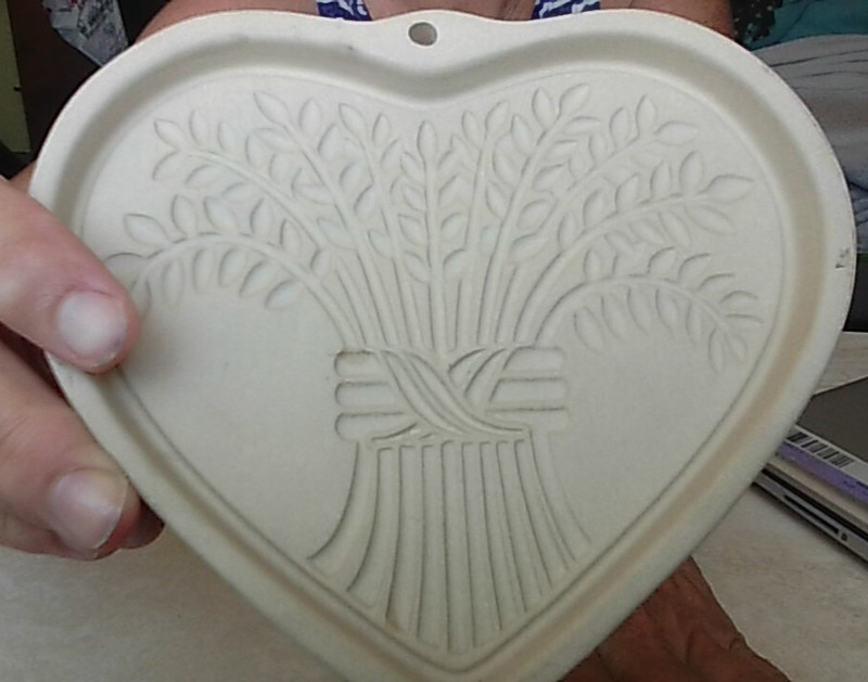 The Pampered Chef Bountiful Heart Stoneware '04 USA Cookie Press Baking Easy Use