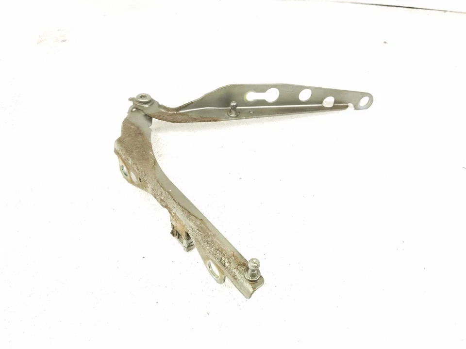 2001-2007 Volvo V70 Front Left Driver Hood Hinge Bracket 30716744 - Image 3 of 4