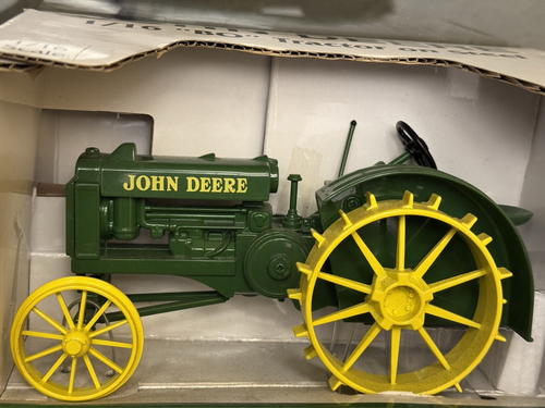 SpecCast JOHN DEERE 1/16 Scale "BO" Tractor on Steel Die-Cast Replica New in Box - Picture 7 of 7