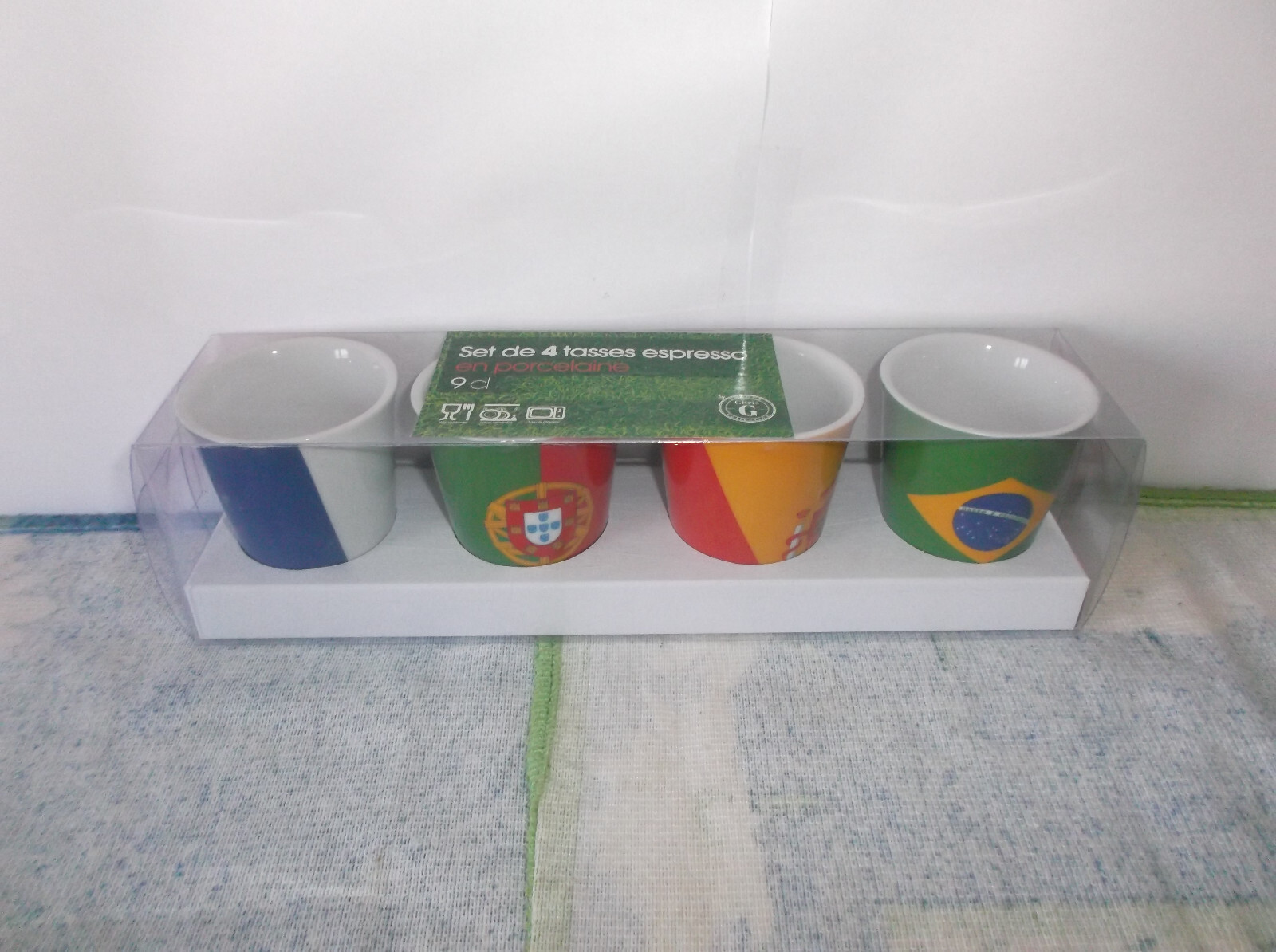 Petites tasses espresso 9 cl en porcelaine au design raffiné