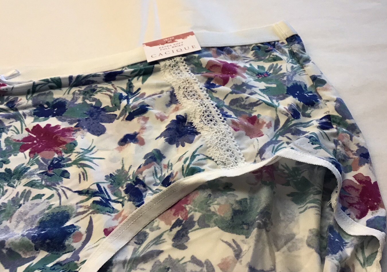NWT CACIQUE EXTRA SOFT FULL BRIEF 18/20 WHITE AND GREEN FLORAL WITH