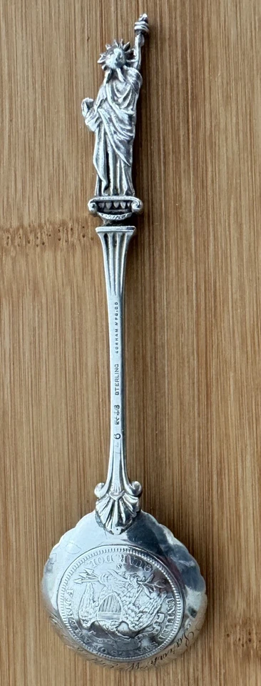 RARO GORHAM ESTERLINA ESTATUA DE LA LIBERTAD RECUERDO CUCHARA INSERCIÓN 1877 CUARTO SENTADO  Foto 4 de 4
