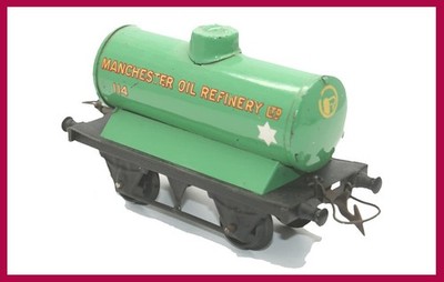 HORNBY TRAIN: 42213 NO.1 - TANK WAGON - MANCHESTER OIL - TOP - BOXED