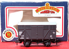 Bachmann 33-202 12 ton Fruit Van GWR Grey OO Gauge  Boxed