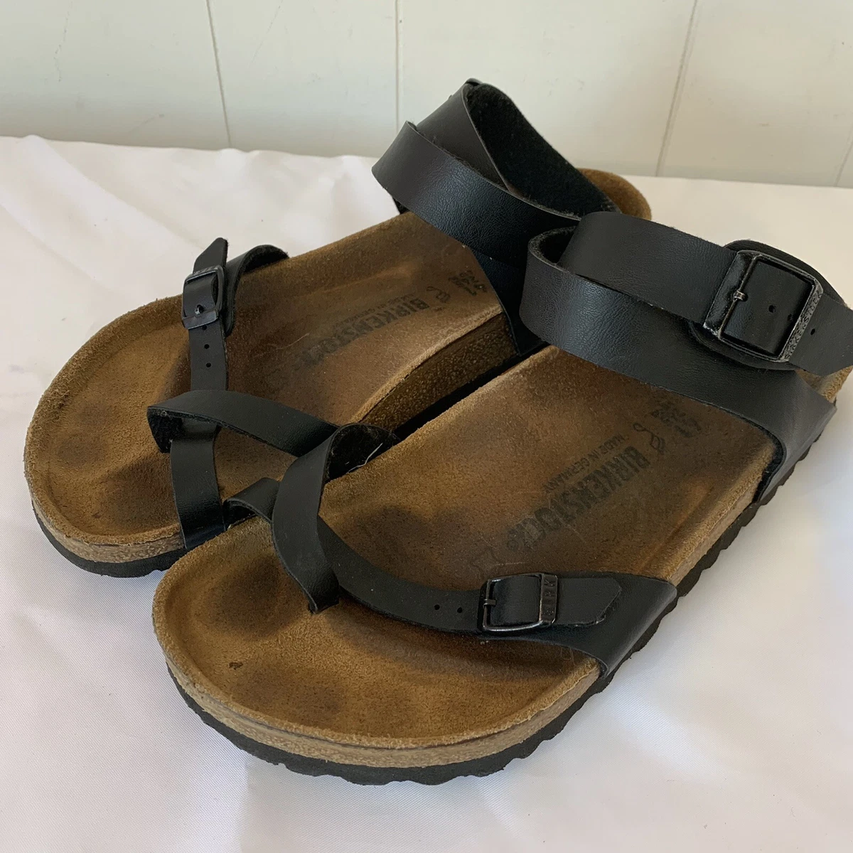 Black toe strap birkenstocks discount