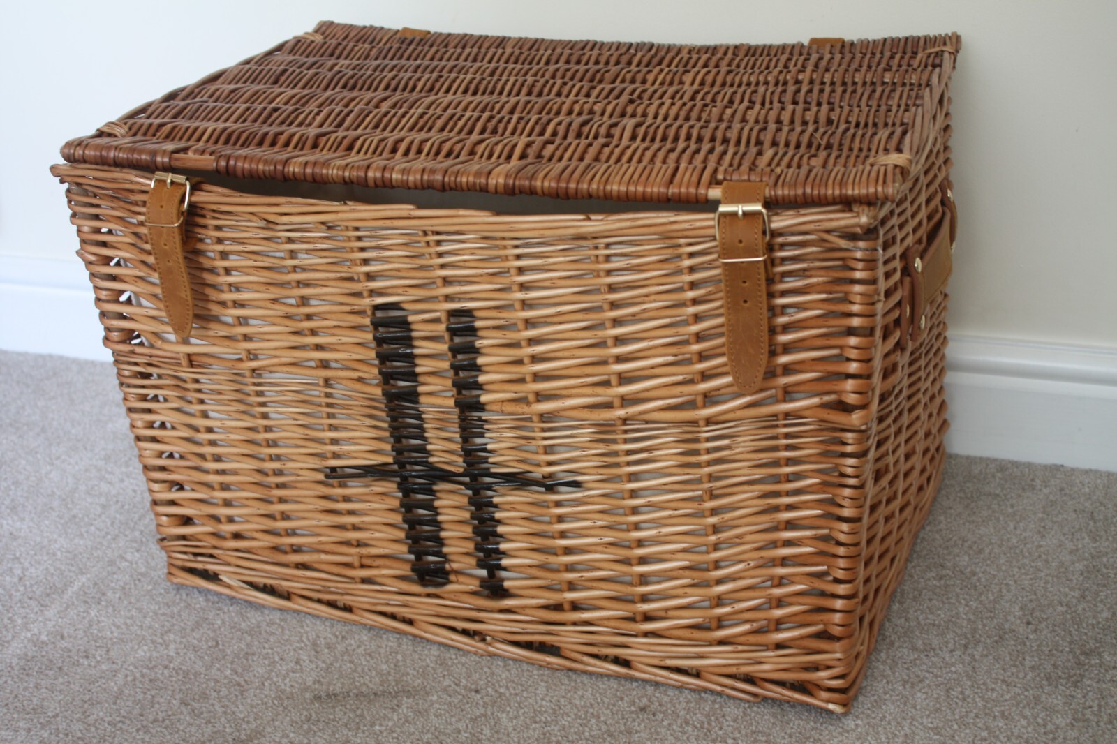 Large Empty Harrods Hamper Wicker Basket Storage With Lining 58cm x