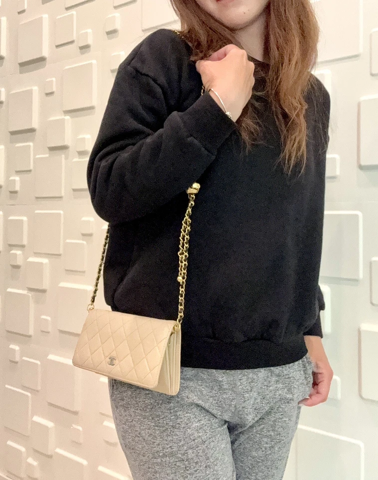 Auténtico Bolso sin asas CHANEL Beige Acolchado Grano Cuero L Yen Foto 4 de 4
