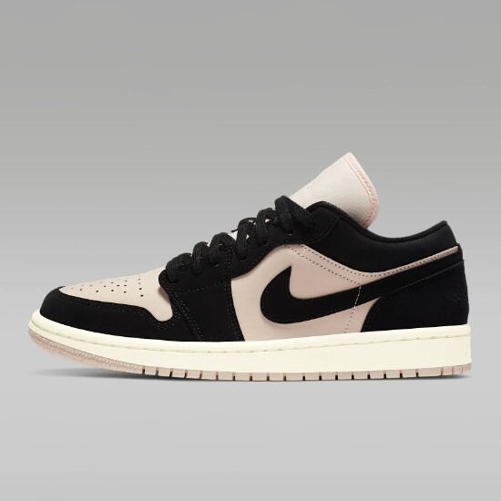 Nike Womens Air Jordan 1 Low Черный/Guava Ice (DC0774-003) Доставлены в ускоренном порядке