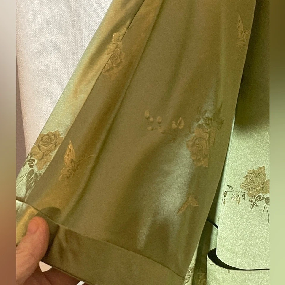 Abrigo de noche vintage, brocado de seda en excelente estado. Verde años 60. Foto 3 de 4