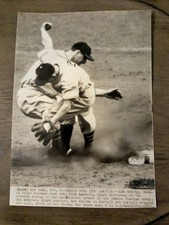 Top 10 Lou Gehrig Baseball Cards 25