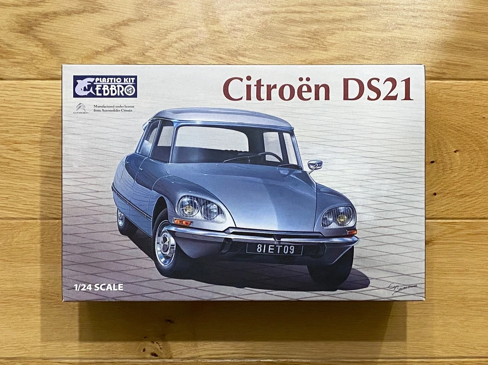 Ebbro Citröen DS21 unmontierter 1/24 Modellbausatz Nr.25009-8800