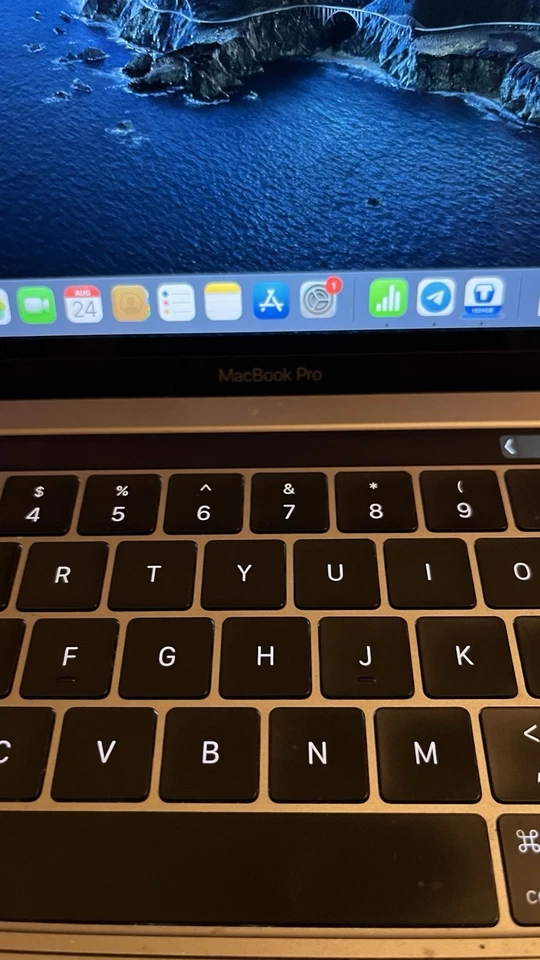 MacBook Pro With Touch Bar - Bild 2 von 4