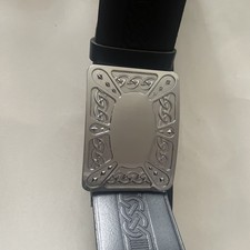 GLENESK cintura kilt e fibbia uomo nera vera pelle con nodo celtico in rilievo W32