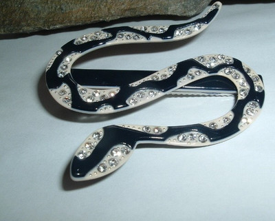 BLACK WHITE AND RHINESTONE WINDING SNAKE LUCITE HAIR CLIP NEW W TAGS