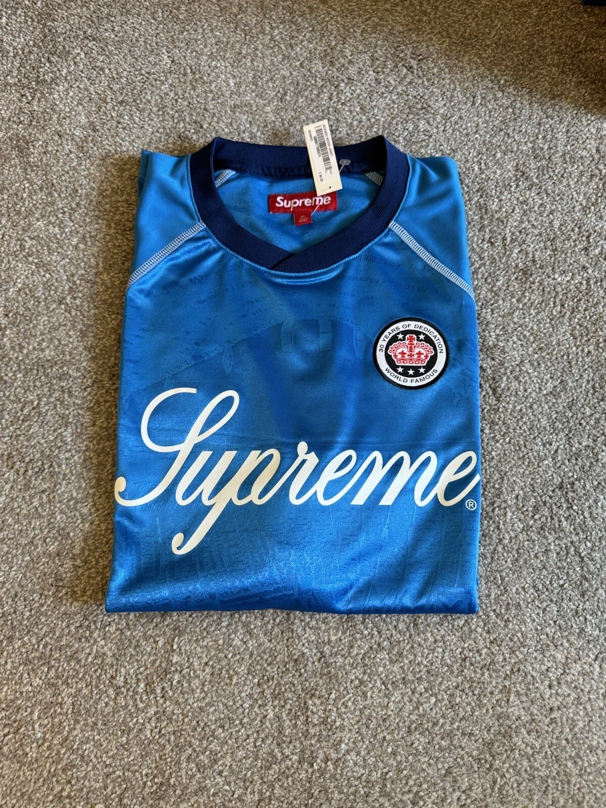 MAILLOT DE FOOTBALL SUPREME BLEU JACQUARD   X LARGE   EN MAIN ✅