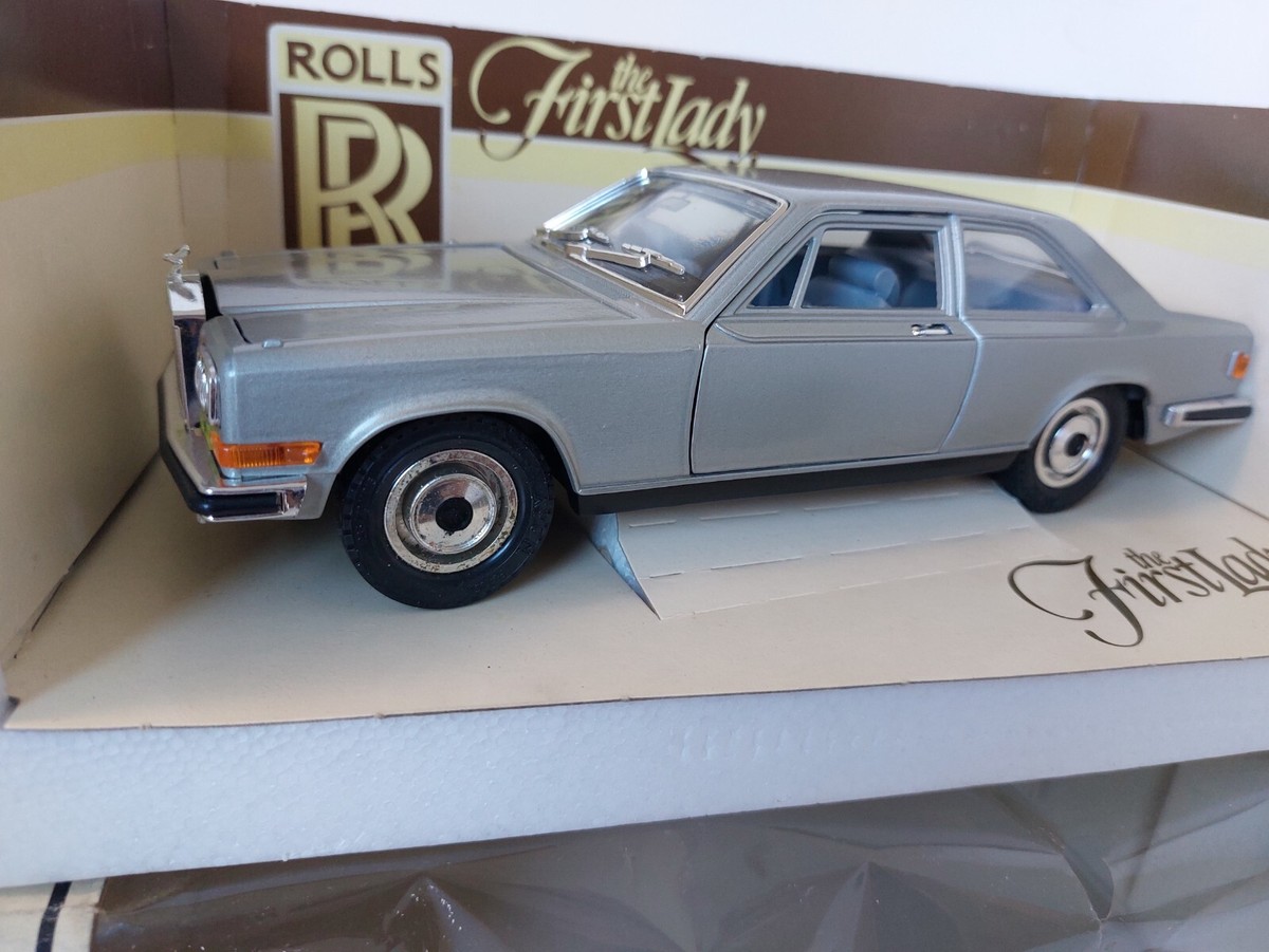 Bburago 1:22 Rolls Royce Camargue Diamonds The First Lady In