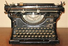 1917 VINTAGE/ANTIQUE UNDERWOOD MODEL #12 TYPEWRITER, with its cover thumbnail